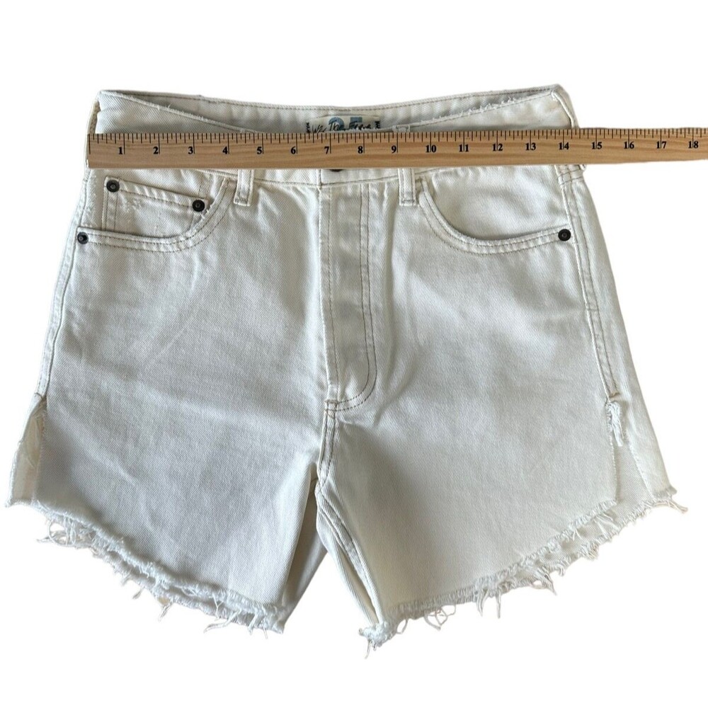 Free People WE THE FREE Women's Baggy Tomboy Denim Shorts Size 25 Off White - Picture 10 of 11